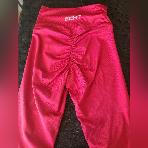 Red Scrunch Echt Leggings - Picture 2 of 3